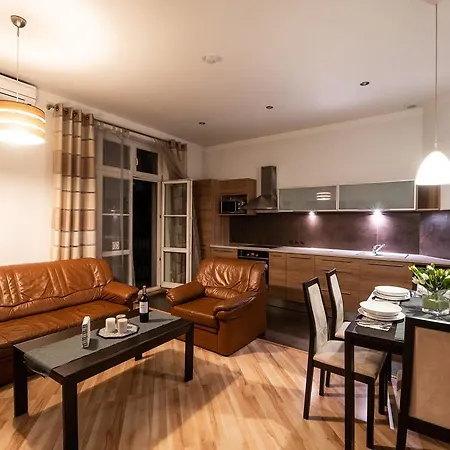 Ξενοδοχείο με διαμερίσματα Cracow Rent - Spacious For 2-7 People In Quiet Area - Kolberga Street Nr 3 - 10 Min To Main Square By Foot