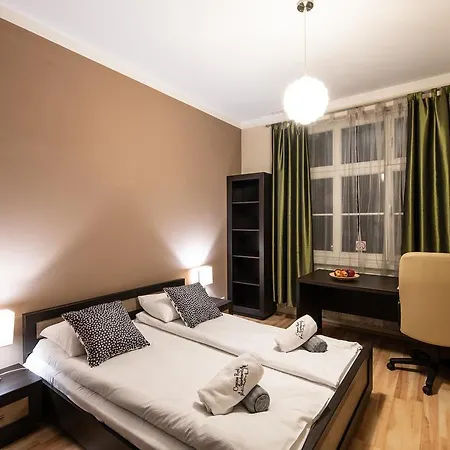 Cracow Rent - Spacious For 2-7 People In Quiet Area - Kolberga Street Nr 3 - 10 Min To Main Square By Foot Ξενοδοχείο με διαμερίσματα 3*
