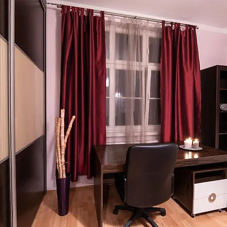 Cracow Rent - Spacious For 2-7 People In Quiet Area - Kolberga Street Nr 3 - 10 Min To Main Square By Foot 3* Krasków