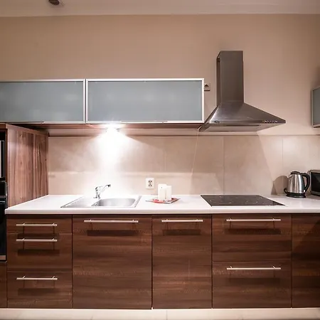 Ξενοδοχείο με διαμερίσματα Cracow Rent - Spacious For 2-7 People In Quiet Area - Kolberga Street Nr 3 - 10 Min To Main Square By Foot 3*