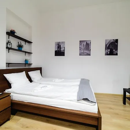 Ξενοδοχείο με διαμερίσματα Cracow Rent - Spacious For 2-7 People In Quiet Area - Kolberga Street Nr 3 - 10 Min To Main Square By Foot