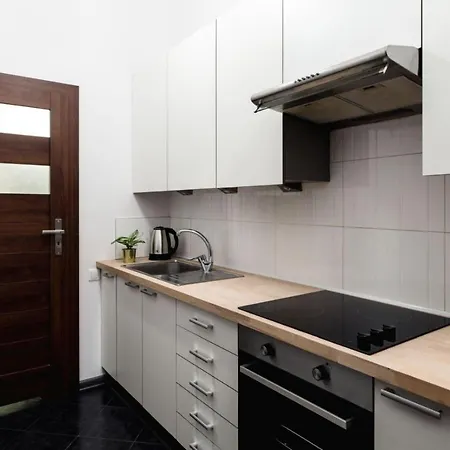 Ξενοδοχείο με διαμερίσματα Cracow Rent - Spacious For 2-7 People In Quiet Area - Kolberga Street Nr 3 - 10 Min To Main Square By Foot Krasków