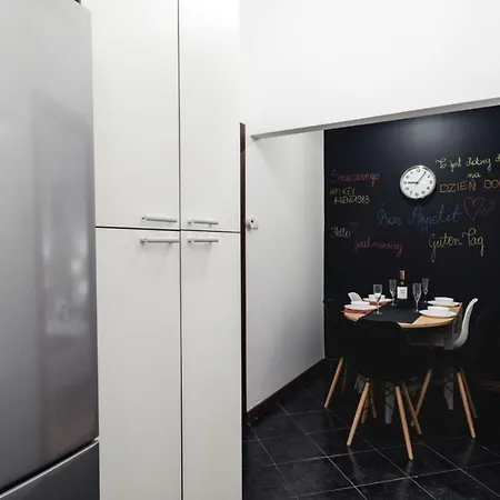 Ξενοδοχείο με διαμερίσματα Cracow Rent - Spacious For 2-7 People In Quiet Area - Kolberga Street Nr 3 - 10 Min To Main Square By Foot Krasków