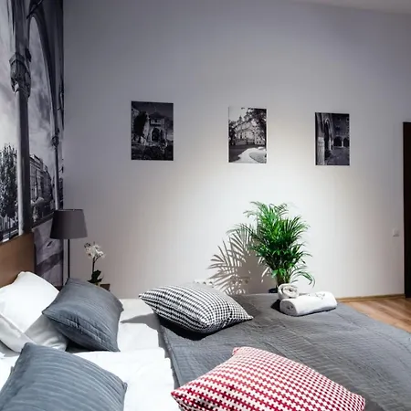 Cracow Rent - Spacious For 2-7 People In Quiet Area - Kolberga Street Nr 3 - 10 Min To Main Square By Foot Ξενοδοχείο με διαμερίσματα
