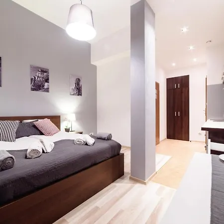 Cracow Rent - Spacious For 2-7 People In Quiet Area - Kolberga Street Nr 3 - 10 Min To Main Square By Foot Ξενοδοχείο με διαμερίσματα 3*