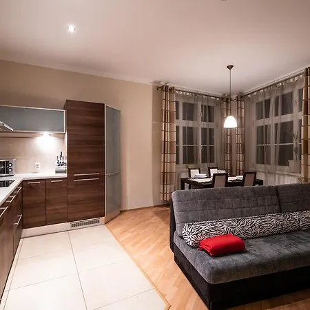 Cracow Rent - Spacious For 2-7 People In Quiet Area - Kolberga Street Nr 3 - 10 Min To Main Square By Foot 3*