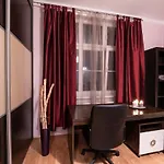 Cracow Rent - Spacious For 2-7 People In Quiet Area - Kolberga Street Nr 3 - 10 Min To Main Square By Foot 3* Krakau
