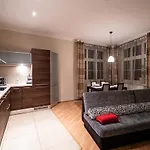 Cracow Rent - Spacious For 2-7 People In Quiet Area - Kolberga Street Nr 3 - 10 Min To Main Square By Foot 3*