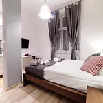 Cracow Rent - Spacious For 2-7 People In Quiet Area - Kolberga Street Nr 3 - 10 Min To Main Square By Foot Aparthotel 3*