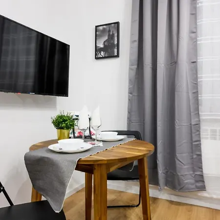 Cracow Rent - Spacious For 2-7 People In Quiet Area - Kolberga Street Nr 3 - 10 Min To Main Square By Foot 3*