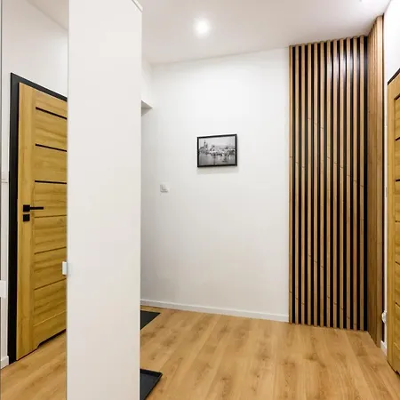 Cracow Rent Apartments: Spacious Near Main Square Aparthotel