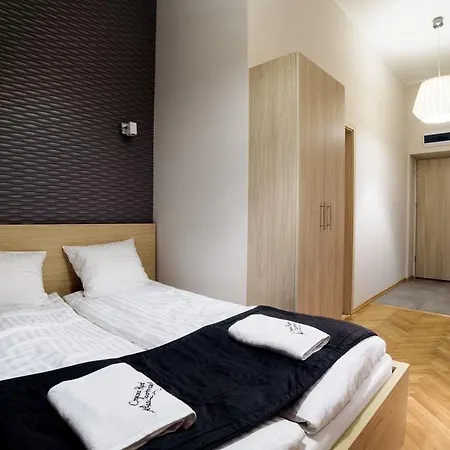 Cracow Rent Apartments: Spacious Near Main Square Aparthotel
