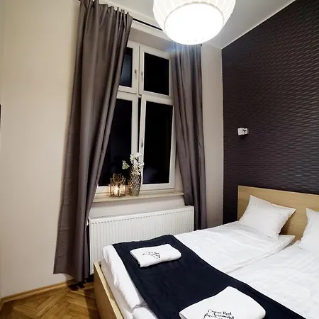 Cracow Rent Apartments: Spacious Near Main Square