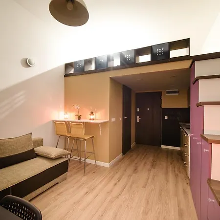 Cracow Rent Apartments: Spacious Near Main Square *