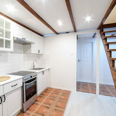 Cracow Rent Apartments: Spacious Near Main Square