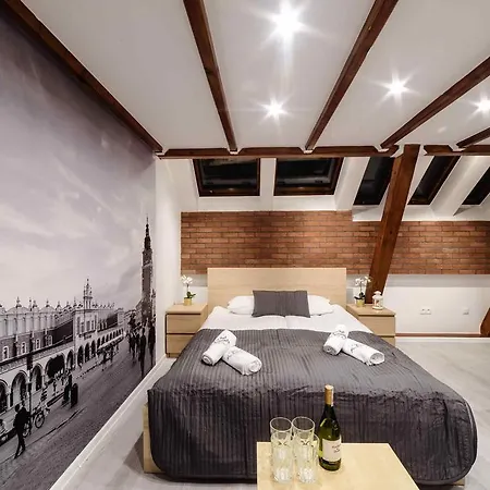 Cracow Rent Apartments: Spacious Near Main Square Aparthotel Krakow