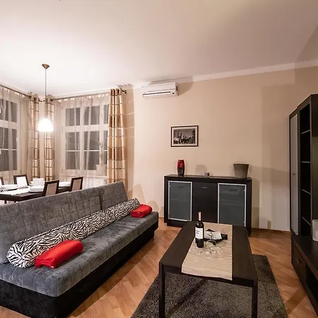 شقة فندقية Cracow Rent - Spacious For 2-7 People In Quiet Area - Kolberga Street Nr 3 - 10 Min To Main Square By Foot 3*