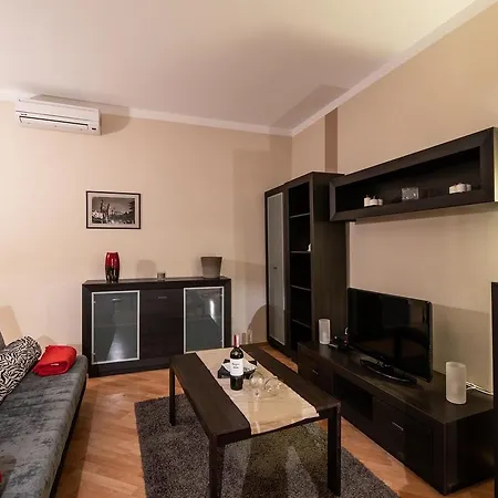 Cracow Rent Apartments: Spacious Near Main Square Aparthotel Krakow