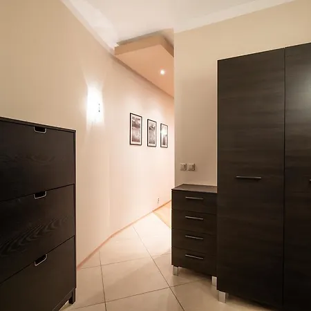 شقة فندقية Cracow Rent - Spacious For 2-7 People In Quiet Area - Kolberga Street Nr 3 - 10 Min To Main Square By Foot 3*