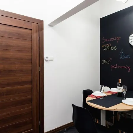 Cracow Rent Apartments: Spacious Near Main Square Aparthotel *