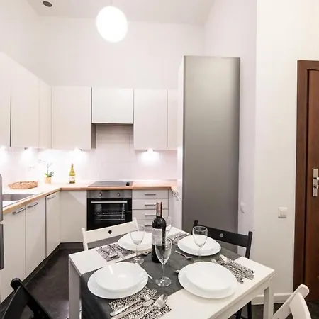 Apartmanhotel Cracow Rent - Spacious For 2-7 People In Quiet Area - Kolberga Street Nr 3 - 10 Min To Main Square By Foot