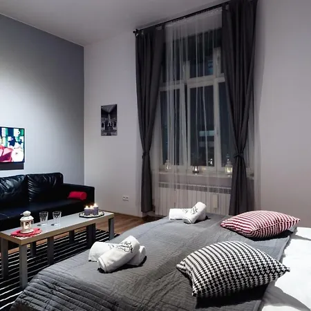 Cracow Rent Apartments: Spacious Near Main Square Aparthotel Krakow
