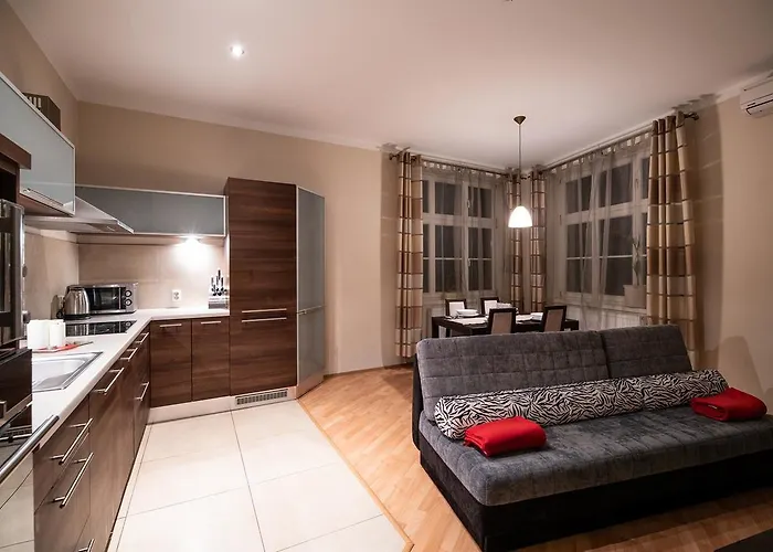 Cracow Rent Apartments: Spacious Near Main Square 3*