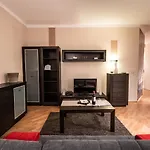 Cracow Rent - Spacious For 2-7 People In Quiet Area - Kolberga Street Nr 3 - 10 Min To Main Square By Foot 3* Cracóvia