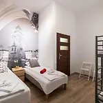 Cracow Rent - Spacious For 2-7 People In Quiet Area - Kolberga Street Nr 3 - 10 Min To Main Square By Foot Apart-hotel