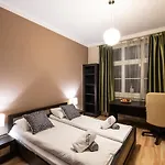 Cracow Rent - Spacious For 2-7 People In Quiet Area - Kolberga Street Nr 3 - 10 Min To Main Square By Foot Apart Otel 3*