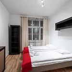 Cracow Rent - Spacious For 2-7 People In Quiet Area - Kolberga Street Nr 3 - 10 Min To Main Square By Foot Apart Otel