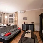 Apart Otel Cracow Rent - Spacious For 2-7 People In Quiet Area - Kolberga Street Nr 3 - 10 Min To Main Square By Foot 3*