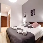 Cracow Rent - Spacious For 2-7 People In Quiet Area - Kolberga Street Nr 3 - 10 Min To Main Square By Foot Apart Otel Krakow