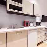 Cracow Rent - Spacious For 2-7 People In Quiet Area - Kolberga Street Nr 3 - 10 Min To Main Square By Foot