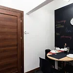 Cracow Rent - Spacious For 2-7 People In Quiet Area - Kolberga Street Nr 3 - 10 Min To Main Square By Foot Apart Otel 3*