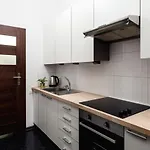 Apart Otel Cracow Rent - Spacious For 2-7 People In Quiet Area - Kolberga Street Nr 3 - 10 Min To Main Square By Foot Krakow