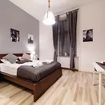 Cracow Rent - Spacious For 2-7 People In Quiet Area - Kolberga Street Nr 3 - 10 Min To Main Square By Foot 3*