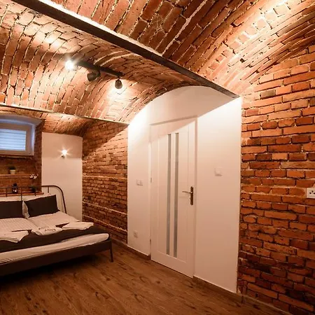 Cracow Rent - Spacious For 2-7 People In Quiet Area - Kolberga Street Nr 3 - 10 Min To Main Square By Foot Krakov