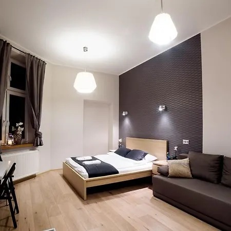Cracow Rent - Spacious For 2-7 People In Quiet Area - Kolberga Street Nr 3 - 10 Min To Main Square By Foot *