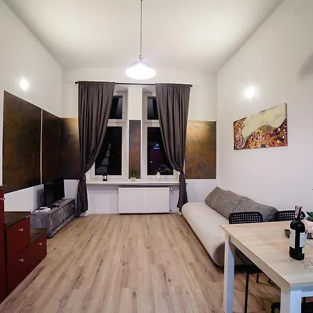 Cracow Rent - Spacious For 2-7 People In Quiet Area - Kolberga Street Nr 3 - 10 Min To Main Square By Foot Aparthotel