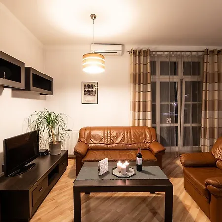 Cracow Rent - Spacious For 2-7 People In Quiet Area - Kolberga Street Nr 3 - 10 Min To Main Square By Foot