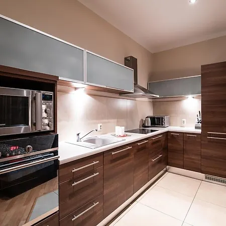 Cracow Rent - Spacious For 2-7 People In Quiet Area - Kolberga Street Nr 3 - 10 Min To Main Square By Foot Aparthotel Krakov