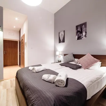 Cracow Rent - Spacious For 2-7 People In Quiet Area - Kolberga Street Nr 3 - 10 Min To Main Square By Foot Aparthotel Krakov