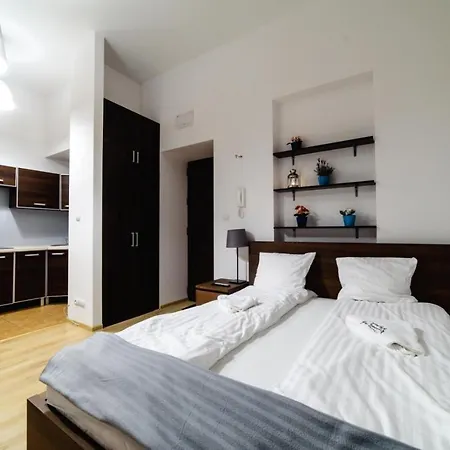 Aparthotel Cracow Rent - Spacious For 2-7 People In Quiet Area - Kolberga Street Nr 3 - 10 Min To Main Square By Foot Krakov
