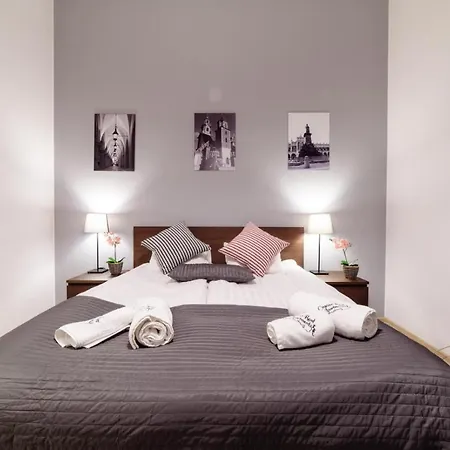 Cracow Rent - Spacious For 2-7 People In Quiet Area - Kolberga Street Nr 3 - 10 Min To Main Square By Foot Aparthotel *