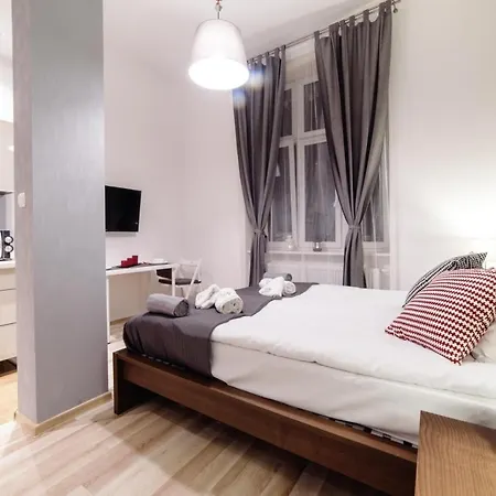 Cracow Rent - Spacious For 2-7 People In Quiet Area - Kolberga Street Nr 3 - 10 Min To Main Square By Foot Aparthotel *