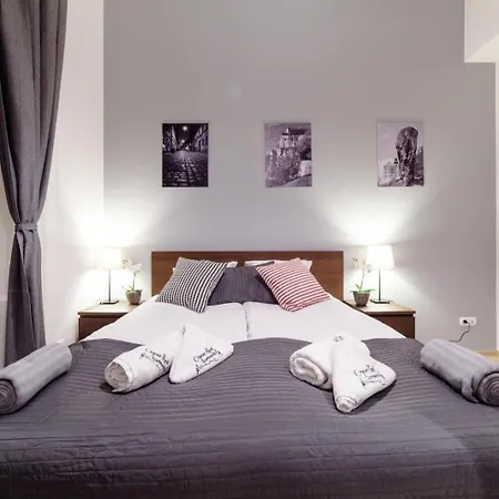 Cracow Rent - Spacious For 2-7 People In Quiet Area - Kolberga Street Nr 3 - 10 Min To Main Square By Foot Aparthotel Krakov