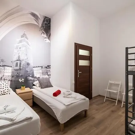 Cracow Rent - Spacious For 2-7 People In Quiet Area - Kolberga Street Nr 3 - 10 Min To Main Square By Foot Aparthotel