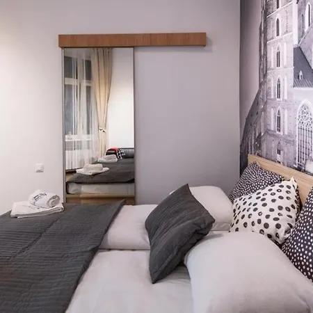 Aparthotel Cracow Rent - Spacious For 2-7 People In Quiet Area - Kolberga Street Nr 3 - 10 Min To Main Square By Foot